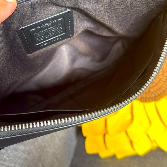 🌺Super Cute..Coach “Carryall Pouch”🌺 - Picture 8 of 10